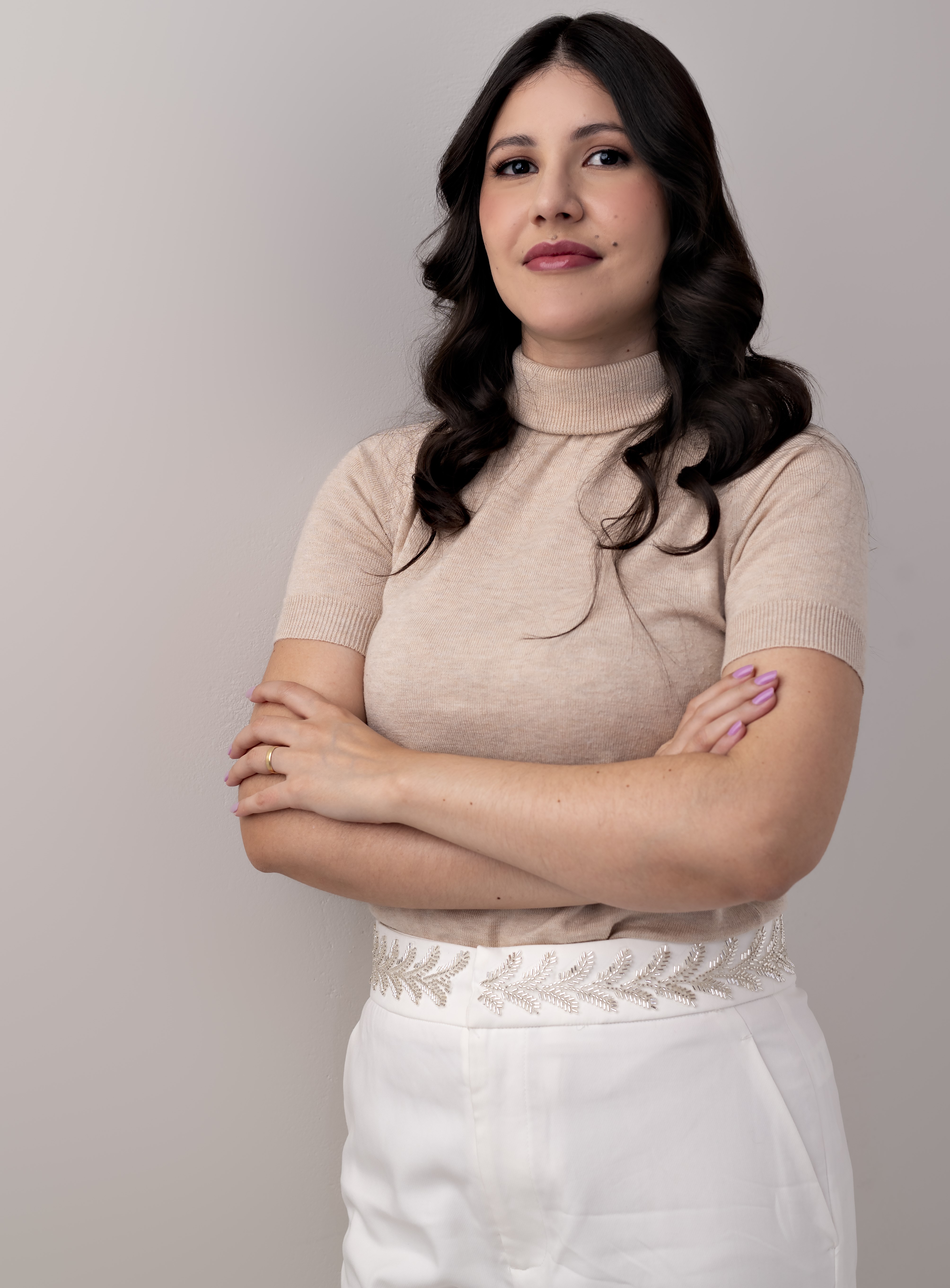 Dra. Etieny Fracarolli - Especialista em tratamentos de pele e cabelos